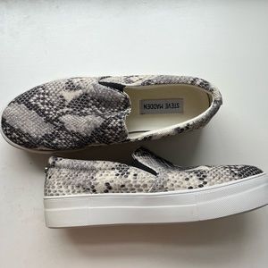 Steve Madden Slip On shoes